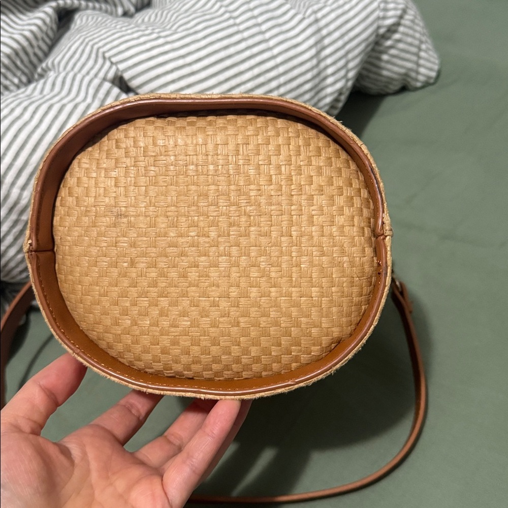 Forever 21 Woven Bucket Bag - Picture 3 of 10